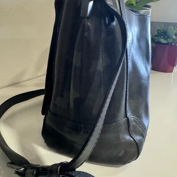 Frye Charlie Shoulder Bag real leather in Camo (black) - Picture 7 of 11